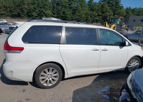 2011 Toyota Sienna Limited z USA, uszkodzony, nr VIN 5TDDK3DC8BS011085